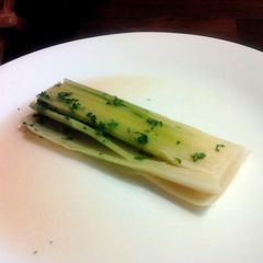 A picture of Braised leeks.