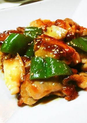 A picture of Tangy Stir-fried Chicken Thigh Meat and Green Peppers.