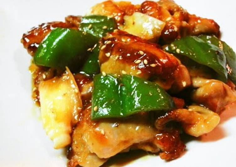 Easiest Way to Make Quick Tangy Stir-fried Chicken Thigh Meat and Green Peppers