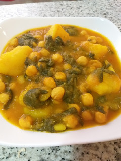 Una foto de Potaje de garbanzos con espinacas