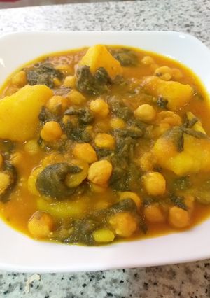 Una foto de Potaje de garbanzos con espinacas