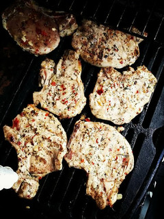 A picture of Herbed Porkchops.