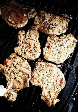A picture of Herbed Porkchops.