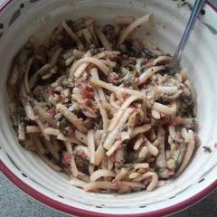 A picture of Spinach bacon pasta.