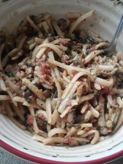 A picture of Spinach bacon pasta.