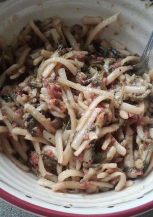 A picture of Spinach bacon pasta.