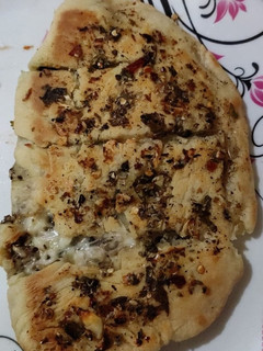 ચિઝ, ગર્લિક, સ્પાઇસી બ્રેડ (Cheese, Garlic,Spicy Bread Recipe In Gujarati) રેસીપી મુખ્ય ફોટો
