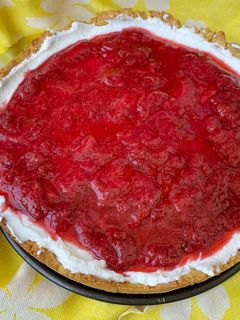 Foto di Frolla alle mandorle con crema al formaggio (senza lattosio) e composta di fragole