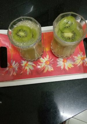 कीवी वर्जिन मॉकटेल (Kiwi virgin mocktail recipe in hindi) रेसिपी मुख्य फोटो
