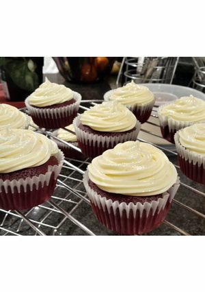 A picture of Red Velvet Cupcakes & Cream Cheese Topping.