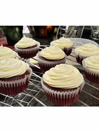 Simple Way Make Recipe Red Velvet Cupcakes &amp; Cream Cheese Topping that is Delicious, Delicious}