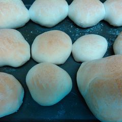 A picture of Dinner Rolls.