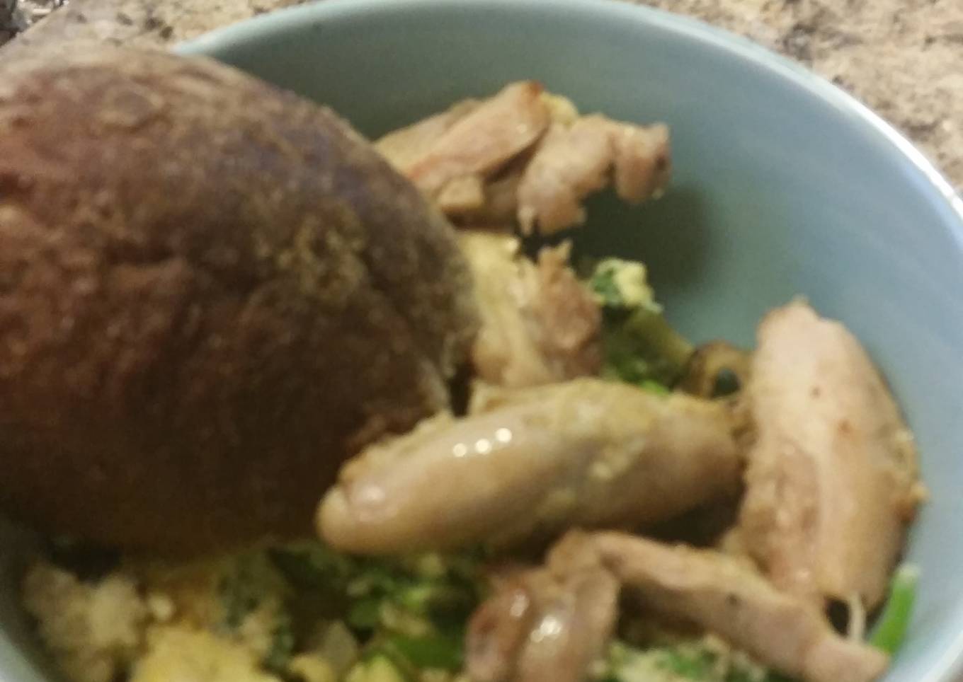 Zucchini scramble with chicken & artisan bread