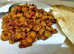 صورة لوصفة حمسة بطاطس وباذنجان 🥔🍆🍅🧅😋