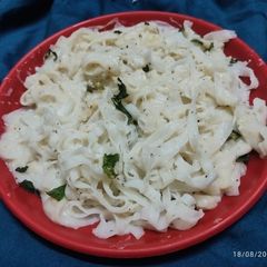 A picture of Rice Fettuccine Pasta in Alfredo sauce.