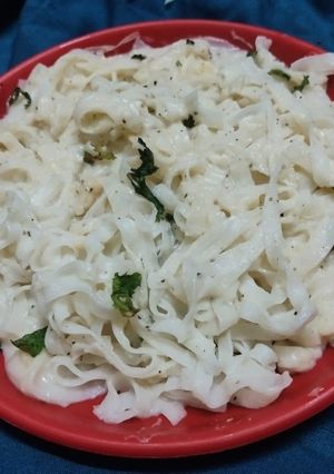 A picture of Rice Fettuccine Pasta in Alfredo sauce.