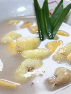 A picture of Kolak Ubi and Pisang (Stewed Sweet Potato and Banana in Coconut Milk).