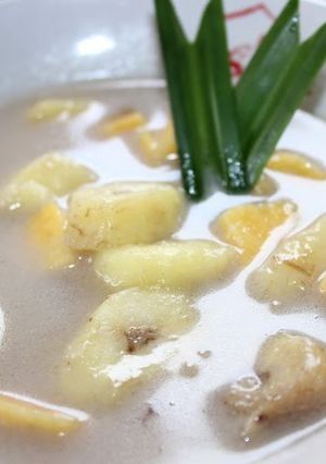 A picture of Kolak Ubi and Pisang (Stewed Sweet Potato and Banana in Coconut Milk).