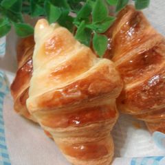A picture of Crispy Croissants.