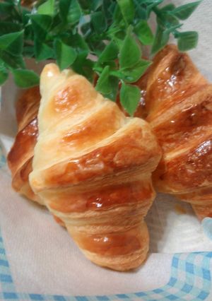 A picture of Crispy Croissants.