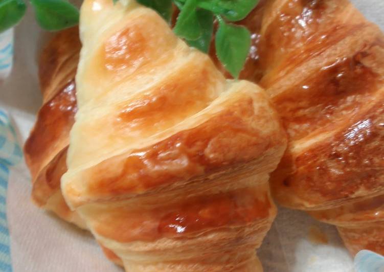 Steps to Make Favorite Crispy Croissants