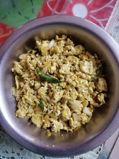கோஸ் முட்டை பொரியல்(cabbage egg poriyal recipe in tamil) செய்முறை முக்கிய புகைப்படம்