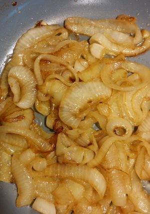 A picture of Caramelized onions.