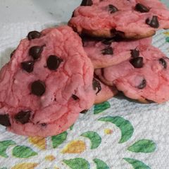 A picture of Easy Strawberry Chocolate Chip Cookies.
