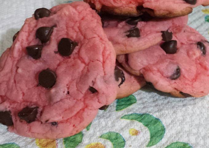 Easy Strawberry Chocolate Chip Cookies