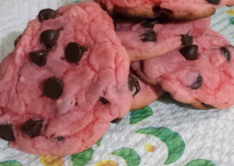 How to Make Speedy Easy Strawberry Chocolate Chip Cookies