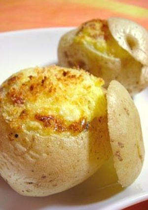 A picture of Whole Potatoes Baked with Mayonnaise.
