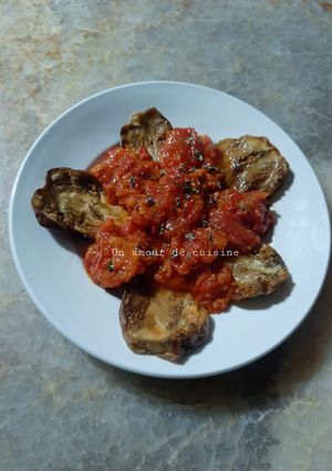 Une photo de Aubergines frites à la tomate au basilic 🍆🍅🌱