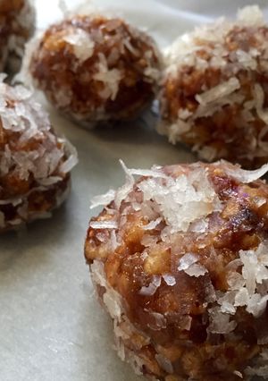 A picture of Date Balls.