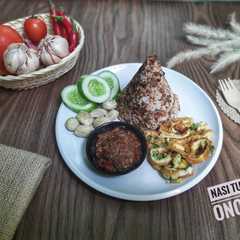 รูปของ Nasi Tutug Oncom Daun Kemangi
