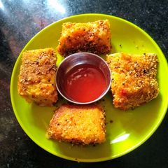 A picture of Khaman/Dhokla with Idli batter.