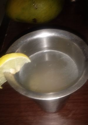 A picture of Lemon juice and lemon soda.