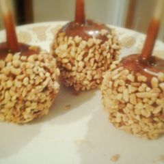 A picture of Homemade Caramel Apples.