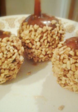 A picture of Homemade Caramel Apples.