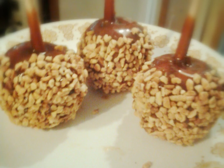 Easy Steps to Prepare Homemade Caramel Apples the Awesome  So Delicious