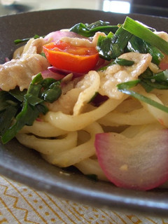 A picture of Thai-Style Stir-Fried Udon Noodles.