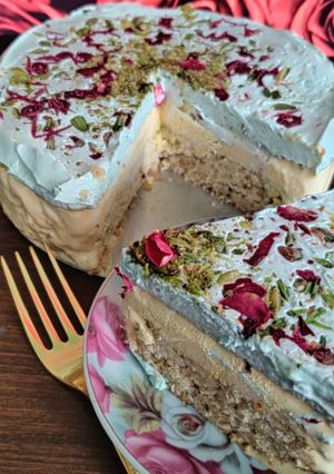 A picture of Kesar pista ice cream cake.