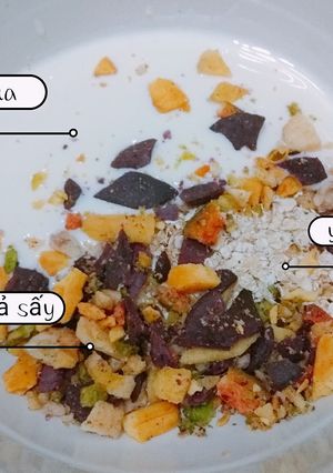 Hình của món Yến mạch ngâm cùng hoa quả sấy.