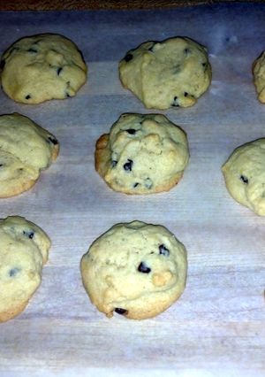 A picture of chocolate chip cookies.