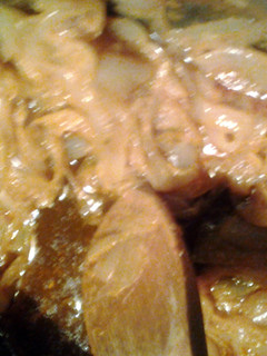 A picture of caramelized onions.