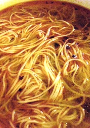 A picture of Spicy black bean chilli mee suah.