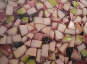 Una foto de Ponche de frutas Navideño (fácil y delicioso)