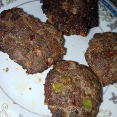 A picture of Kachay Qeemay ke Kabab.