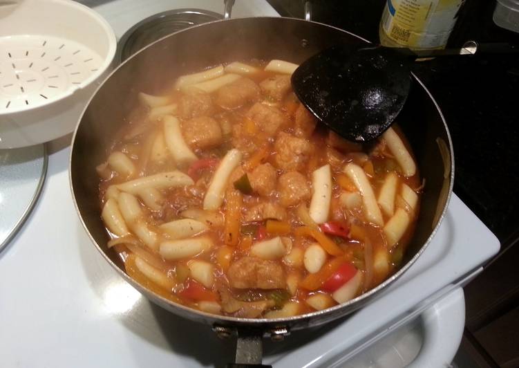 Steps to Prepare Ultimate Toppokki: Korean Rice Cake Stew (My Impression)