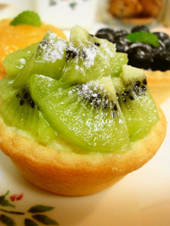 A picture of Fresh Kiwifruits & Custard Tart.