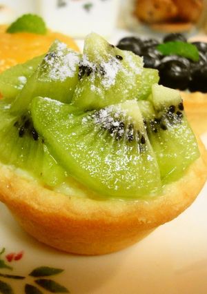 A picture of Fresh Kiwifruits & Custard Tart.